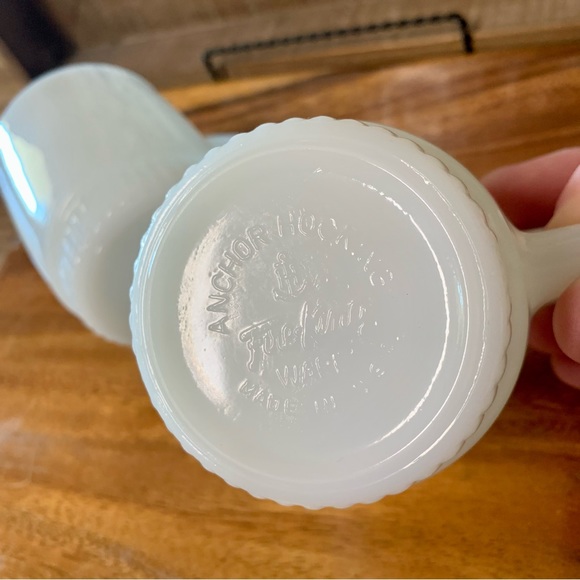 2~Anchor Hocking FireKing Milk Glass white Vintage Coffee Cup Ovenproof D Handle - Picture 9 of 9